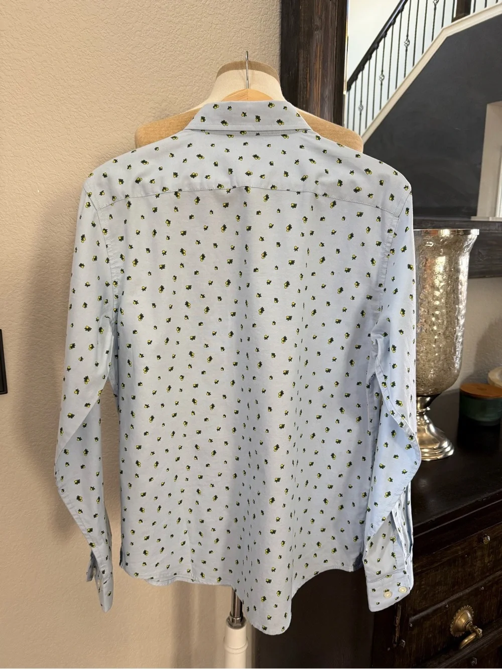 Banana Republic Untucked Fit button-down shirt lemon print M
